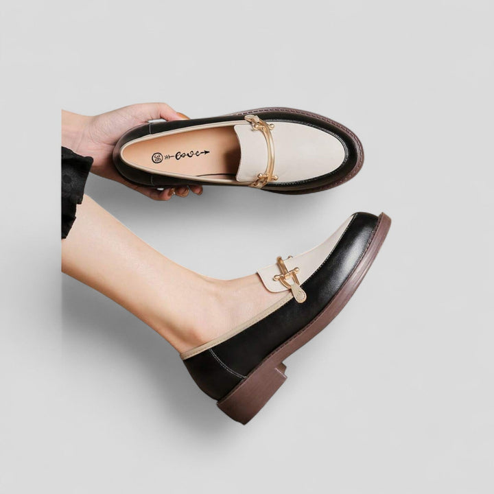 Nélida | Moccasin
